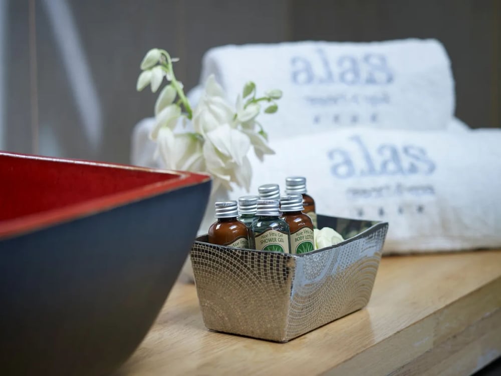 Signature Suite with Sea View and outdoor Jet Tub photo 3