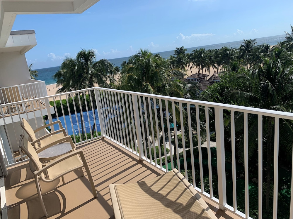 Premium Suite, 1 Bedroom, Non Smoking, Partial Ocean View