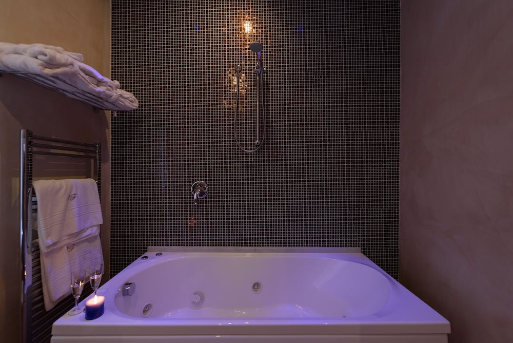 Classic Double Room, Jetted Tub, Partial Sea View - Photo 15