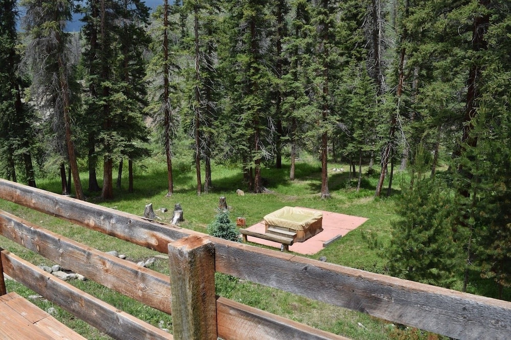 Classic Cabin, 2 Bedrooms, River View, Mountainside (Elk River Cabin) photo 2