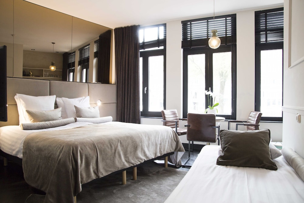 City Triple Room