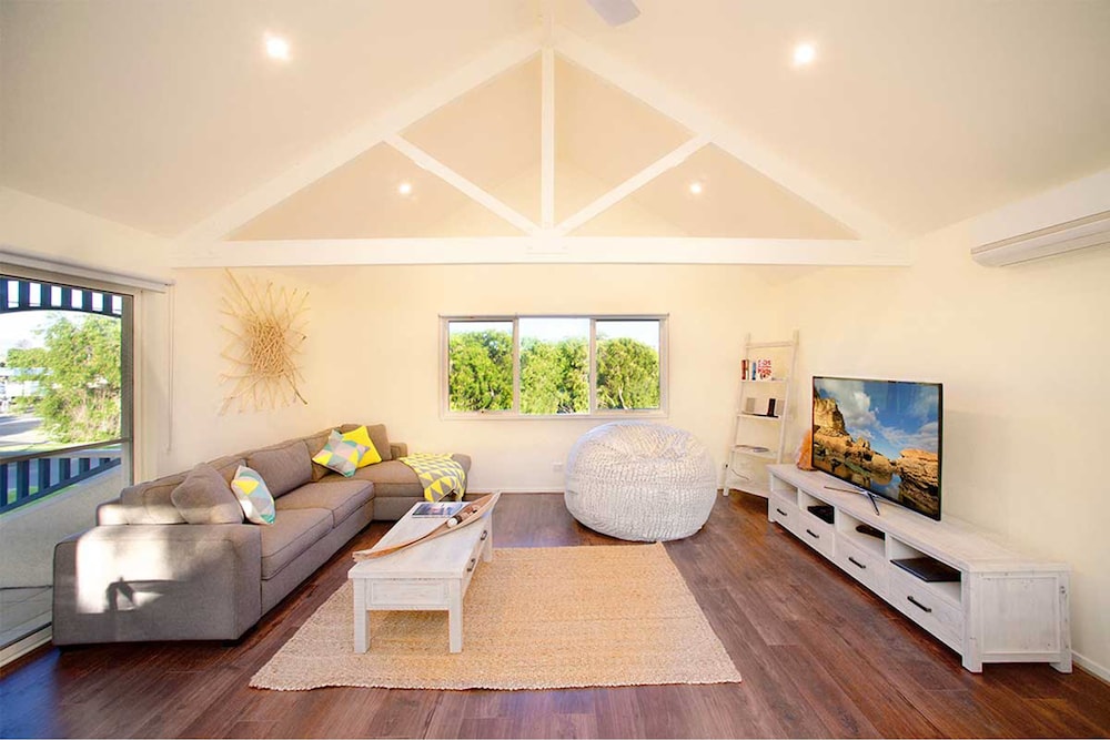 The Retreat with Free Parking and Wi-Fi photo 3