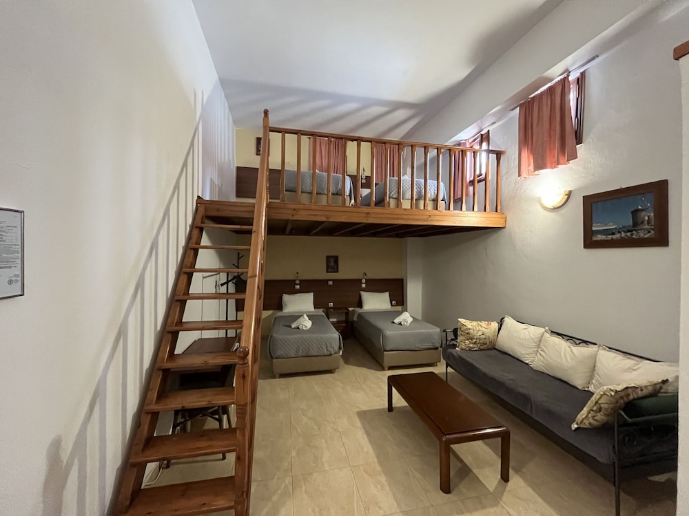 Basic Quadruple Room, Multiple Beds, Non Smoking photo 3
