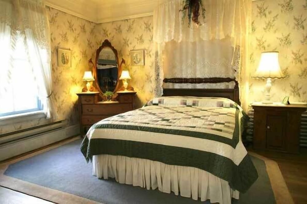 Cunard Suite, 1 Queen Bed and 1 Sofa Bed, Second Floor