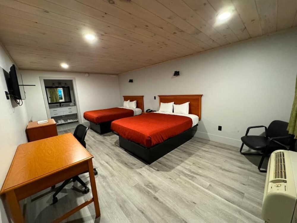 Room, 2 Queen Beds photo 3