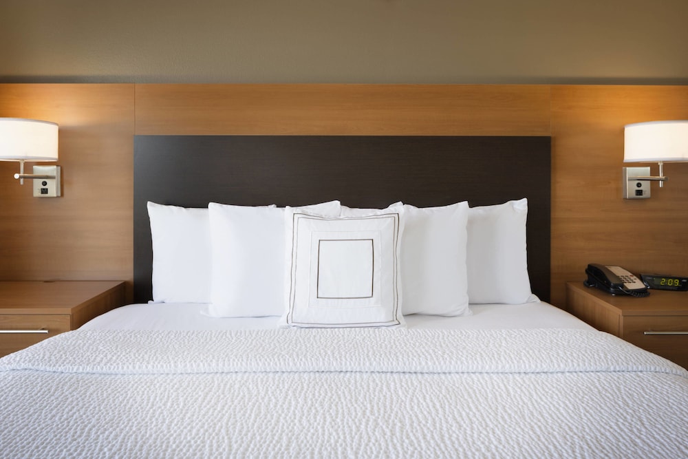 Suite, 1 Bedroom - Photo 2