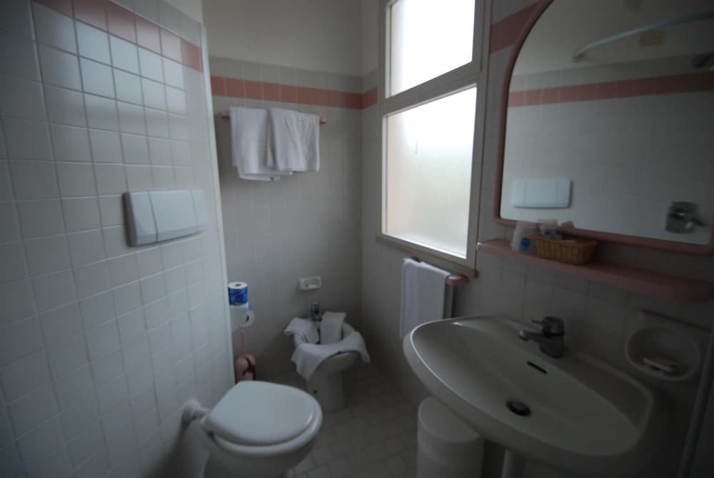 Classic Triple Room photo 3