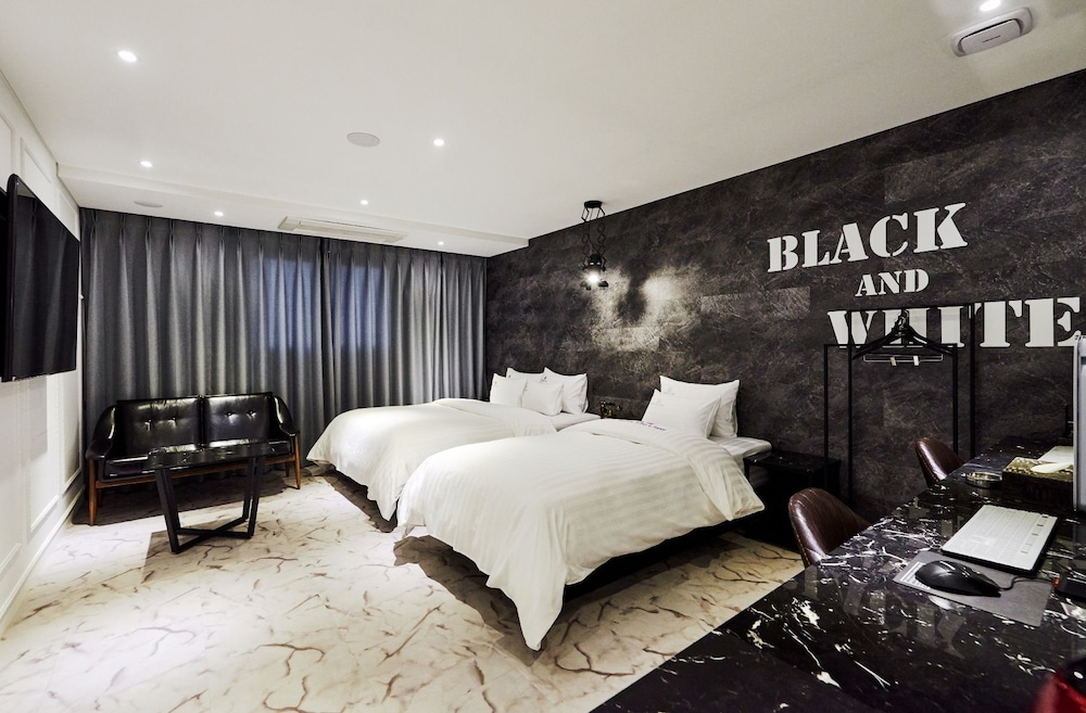 Deluxe Twin Room - Photo 8