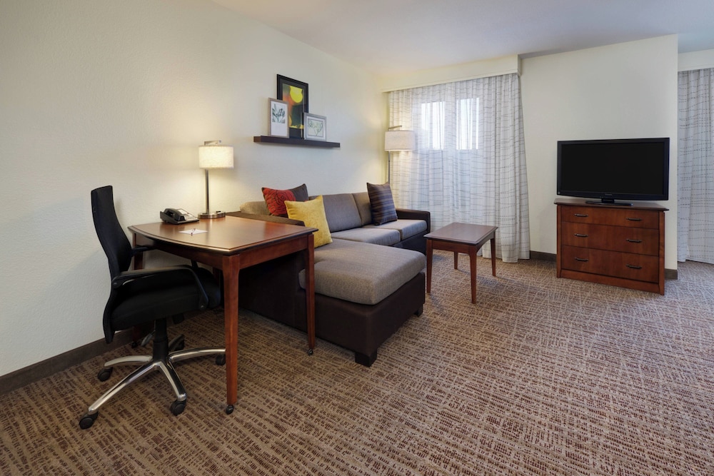 Studio, 1 Queen Bed with Sofa bed (Mobility Accessible, Roll-In Shower) photo 3