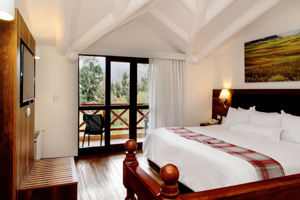 Suite, 1 King Bed - Photo 1