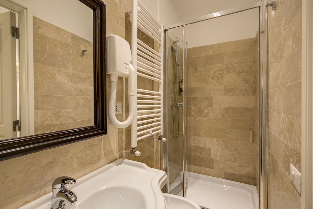 Standard Double or Twin Room photo 1