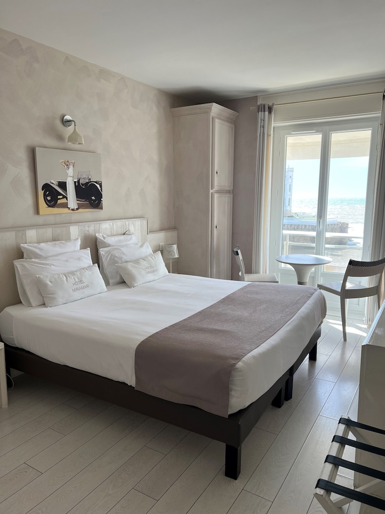 Superior Double Room, Sea facing photo 2