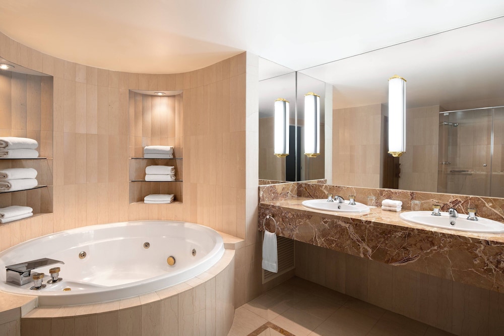 Presidential Suite, 2 Bedrooms (Opera House View) thumbnail 6