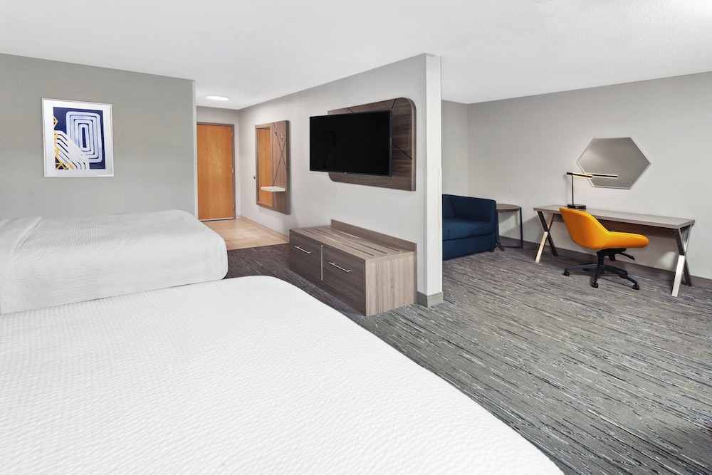 Suite, Multiple Beds (Extra Floor Space) - Photo 5