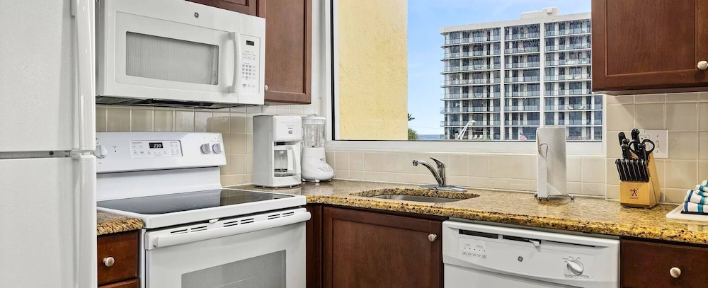 Condo, 1 Bedroom, Balcony, City View photo 3