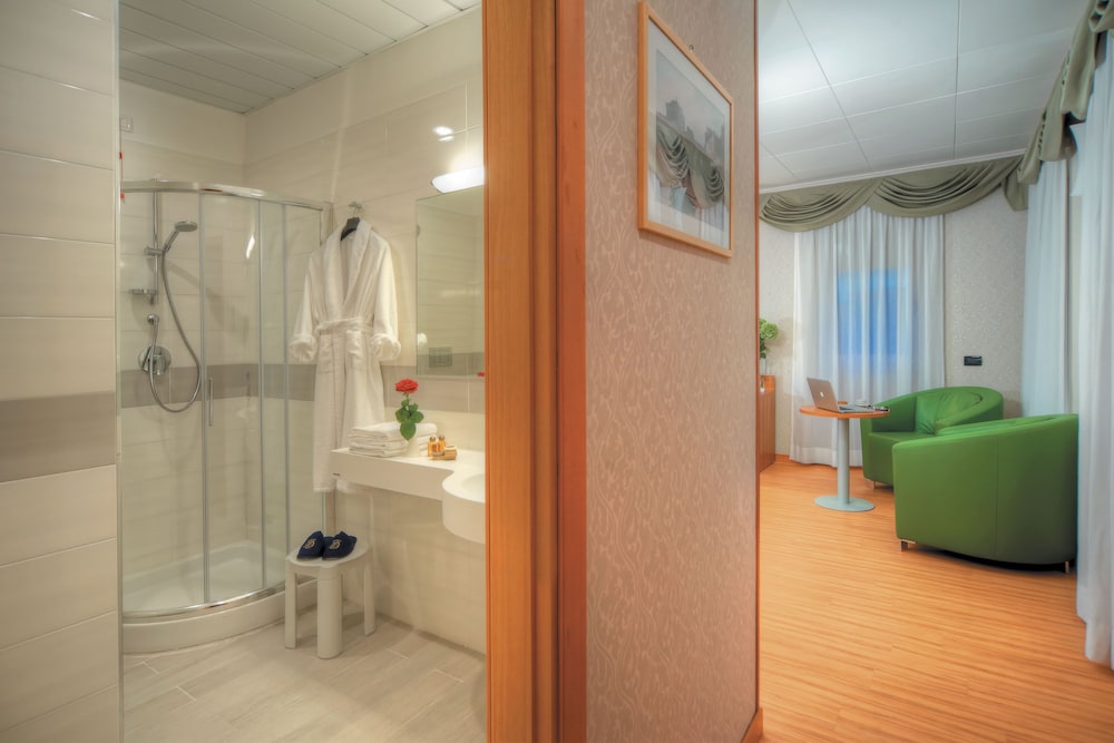 Superior Double Room Single Use photo 2