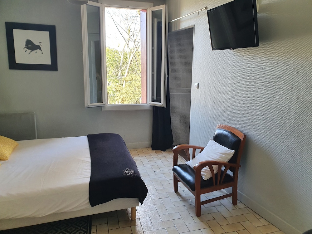 Double Room, Non Smoking - Photo 5