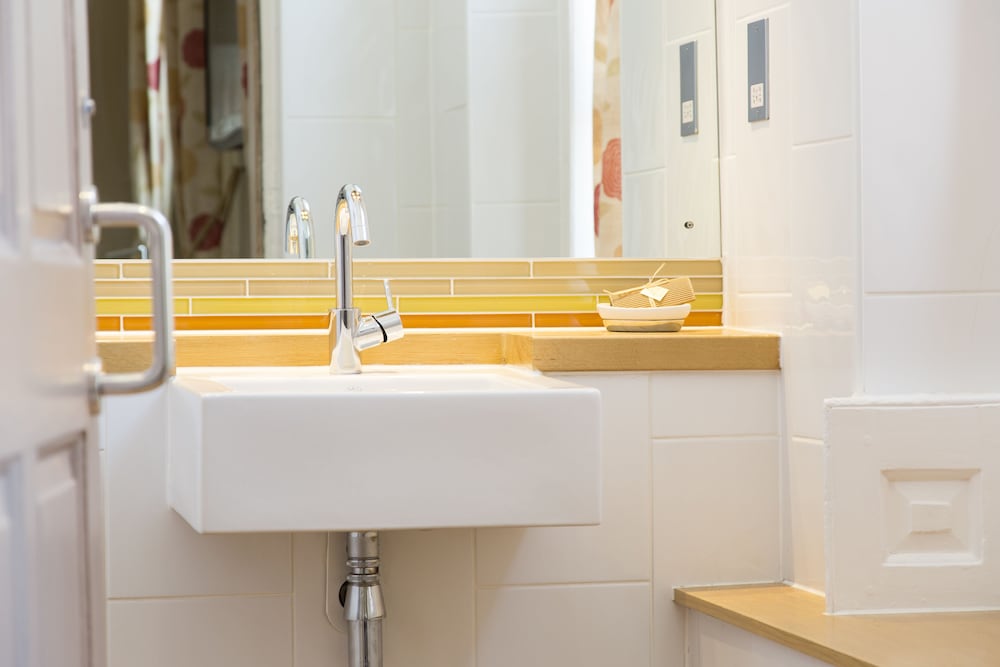 Classic Double Room, Ensuite - Photo 14