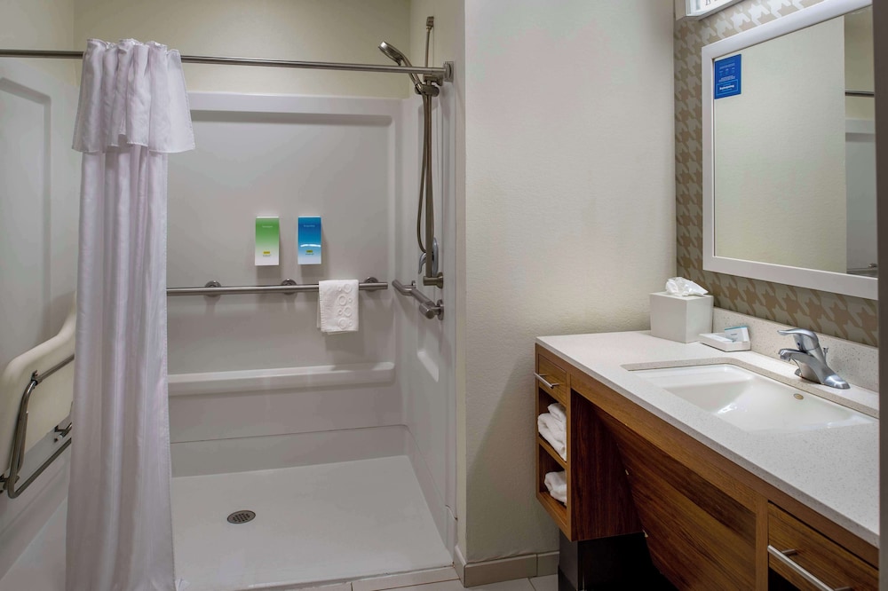 Studio, Accessible, Non Smoking (Roll-in Shower)