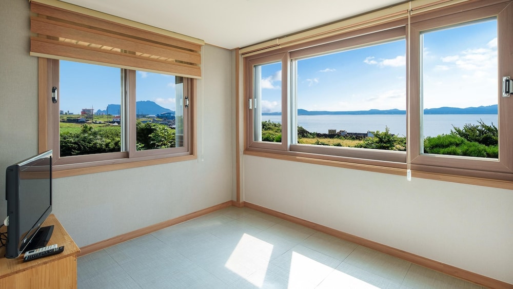 Basic Room, 1 Bedroom (1F 105, (bedroom1, Ondol1/56.2m² )) - Photo 9