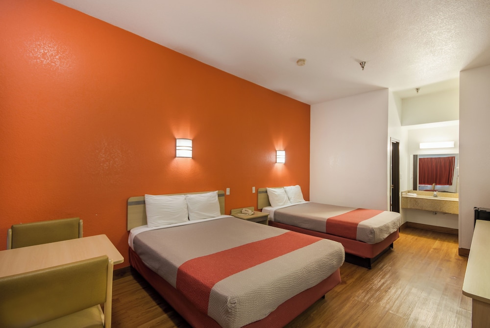 Room, 2 Queen Beds, Non Smoking photo 1