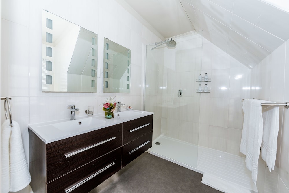 Suite (King) photo 2