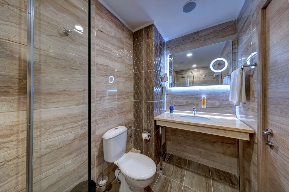 Classic Double Room, Non Smoking, Balcony - Photo 8