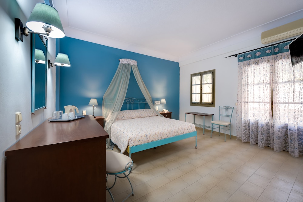 Standard Room, 1 Double or 2 Twin Beds - Photo 8