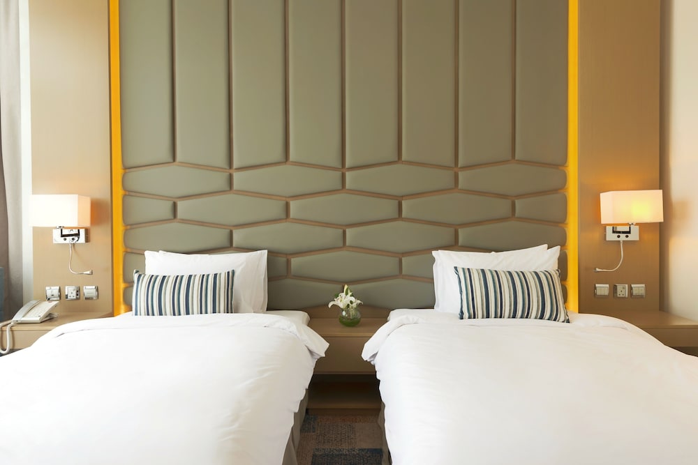 Superior Room Twin, City View with free access to the hotels' private beach at Palm - Jumeirah photo 2