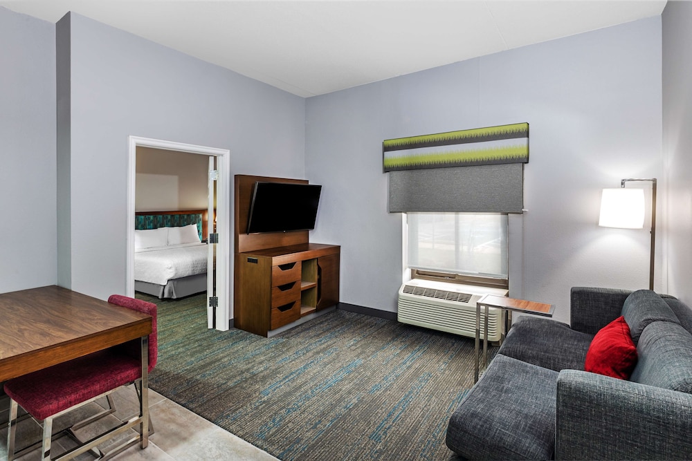 Suite, 1 King Bed, Accessible, Non Smoking (Roll-in Shower)