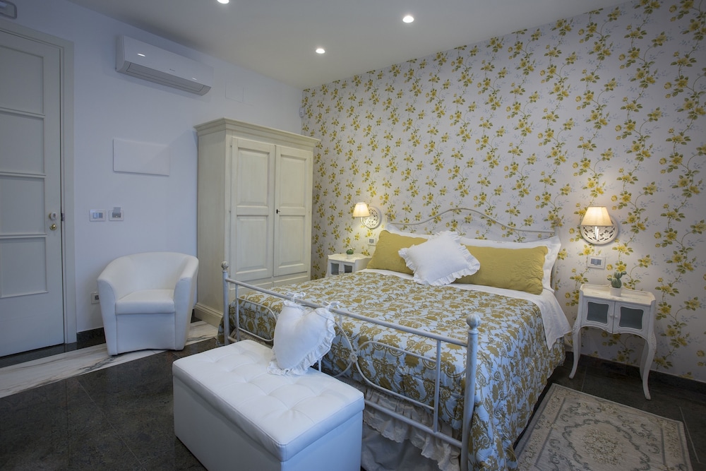 Classic Double Room, 1 Bedroom, Private Bathroom, Garden View photo 2