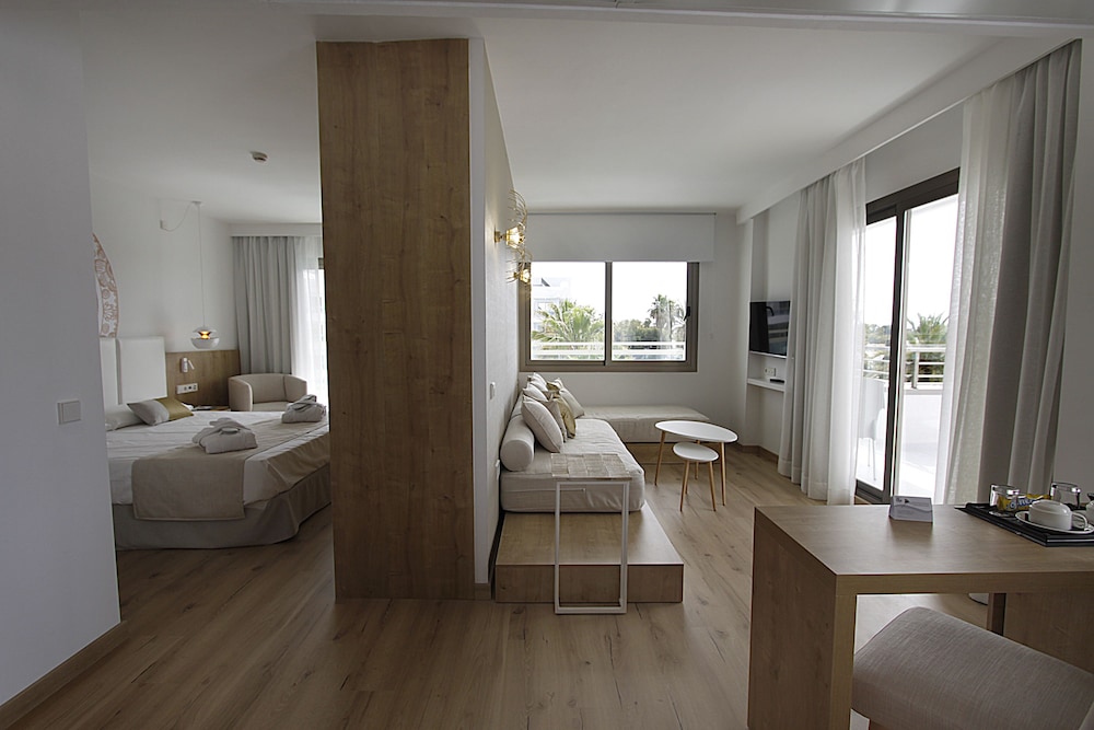 Premium Suite, Jetted Tub (1)