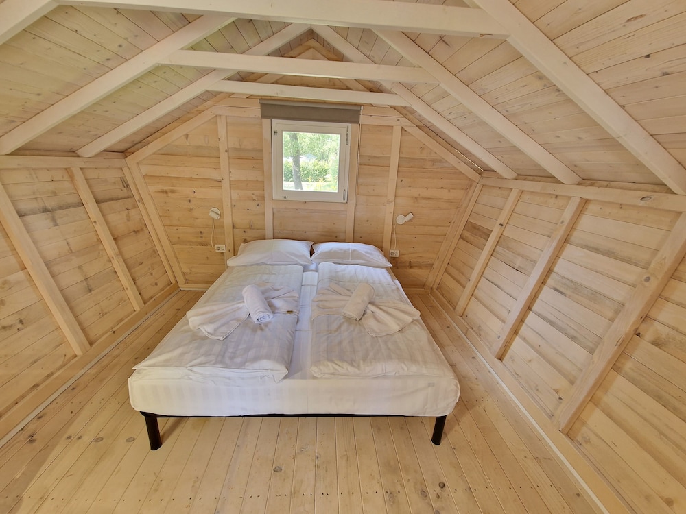 Tent, 1 Queen Bed, Kitchenette, Courtyard View