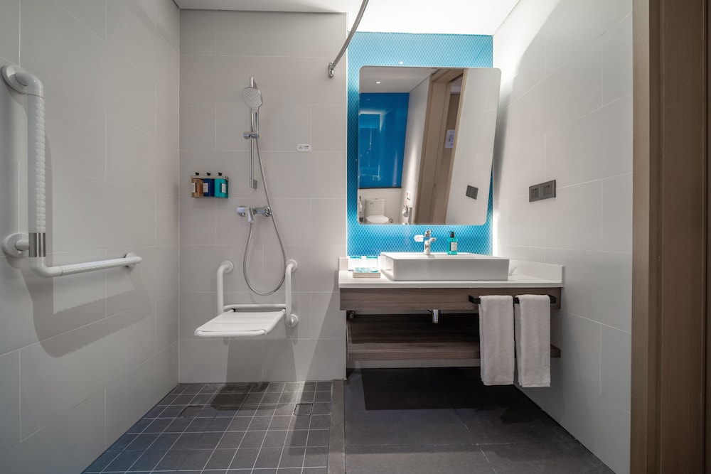 Standard Room, 2 Twin Beds, Accessible - Photo 3