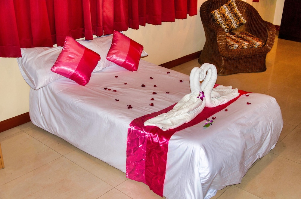 Deluxe Quadruple Room - Photo 8