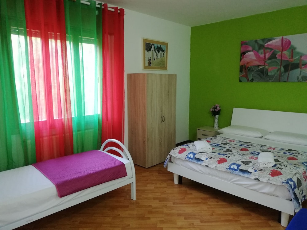 Classic Triple Room, Multiple Beds, Ensuite