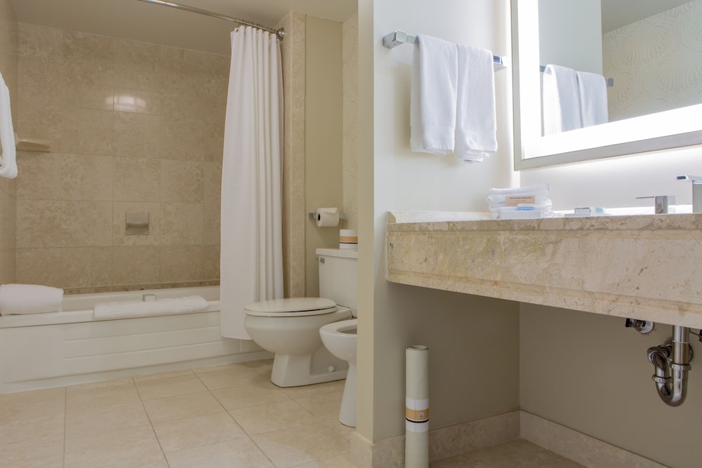 Suite, 2 Bedrooms - Photo 6