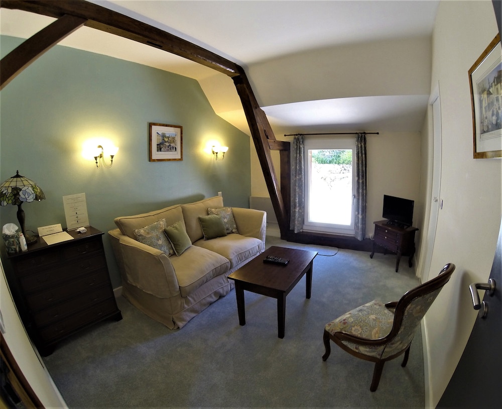 Suite, Ensuite photo 2