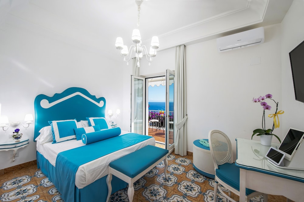 Double or Twin Room, Sea View - Photo 6