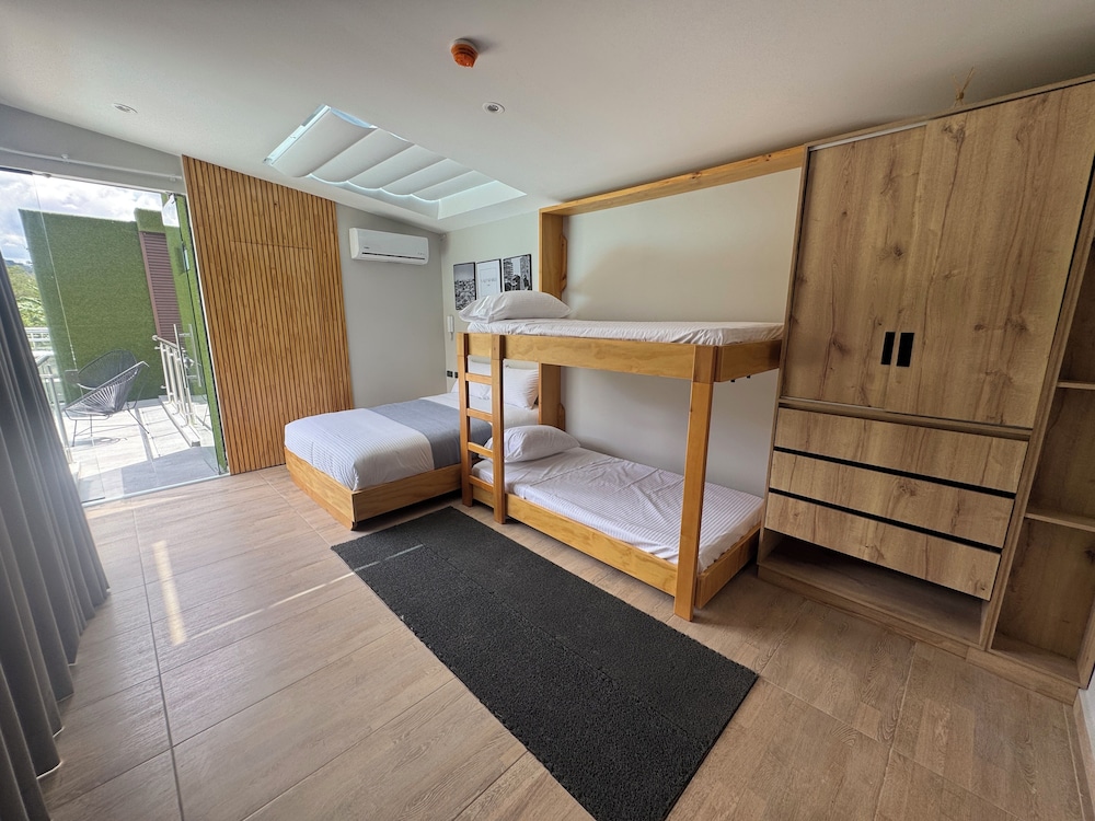 Superior Quadruple Room photo 3