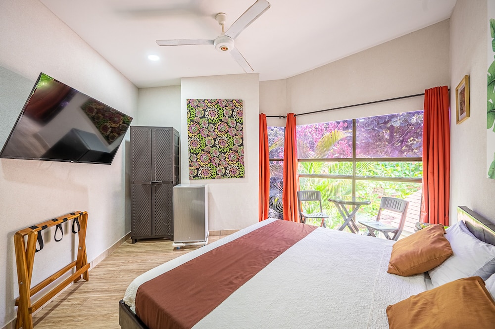 Double Room, King Bed - Pet Friendly photo 2