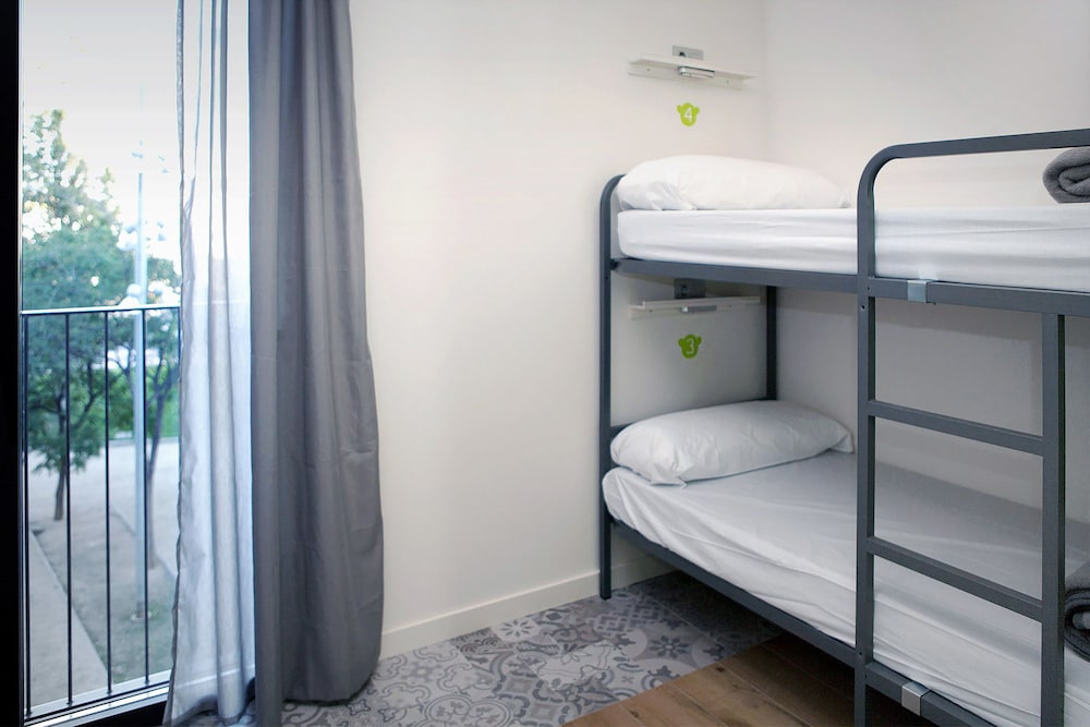 Double Room, Private Bathroom, 2 bunk beds photo 2