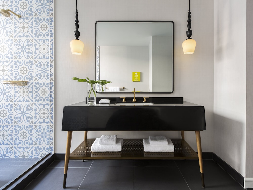 Premium Room, 2 Queen Beds, Mobility Accessible (Accessible Tub) thumbnail 6