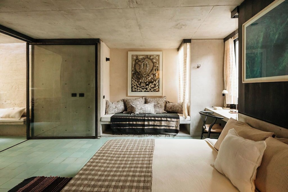 Deluxe Triple Room, Courtyard View photo 2