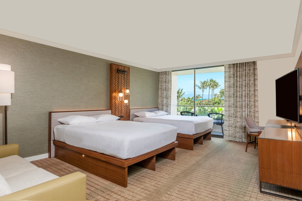 Club Queen Room with Two Queen Beds and Lounge Access (Non Smoking)