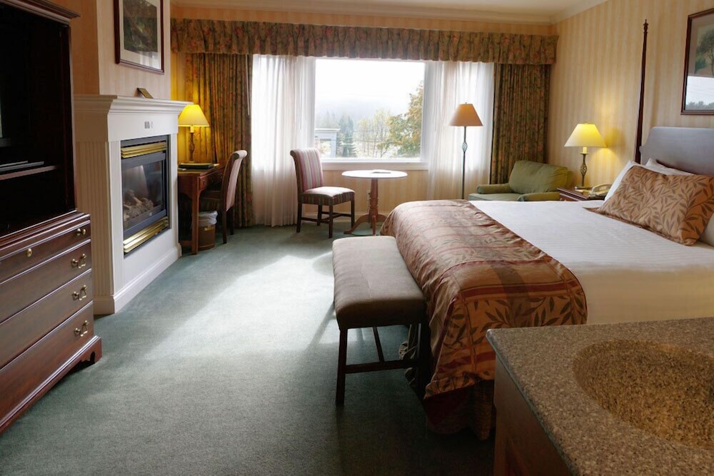Premier Room, 1 King Bed - Photo 2