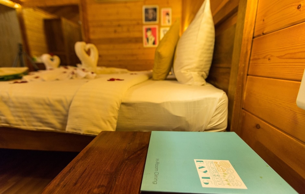 Deluxe Room, 1 Bedroom, Pool View