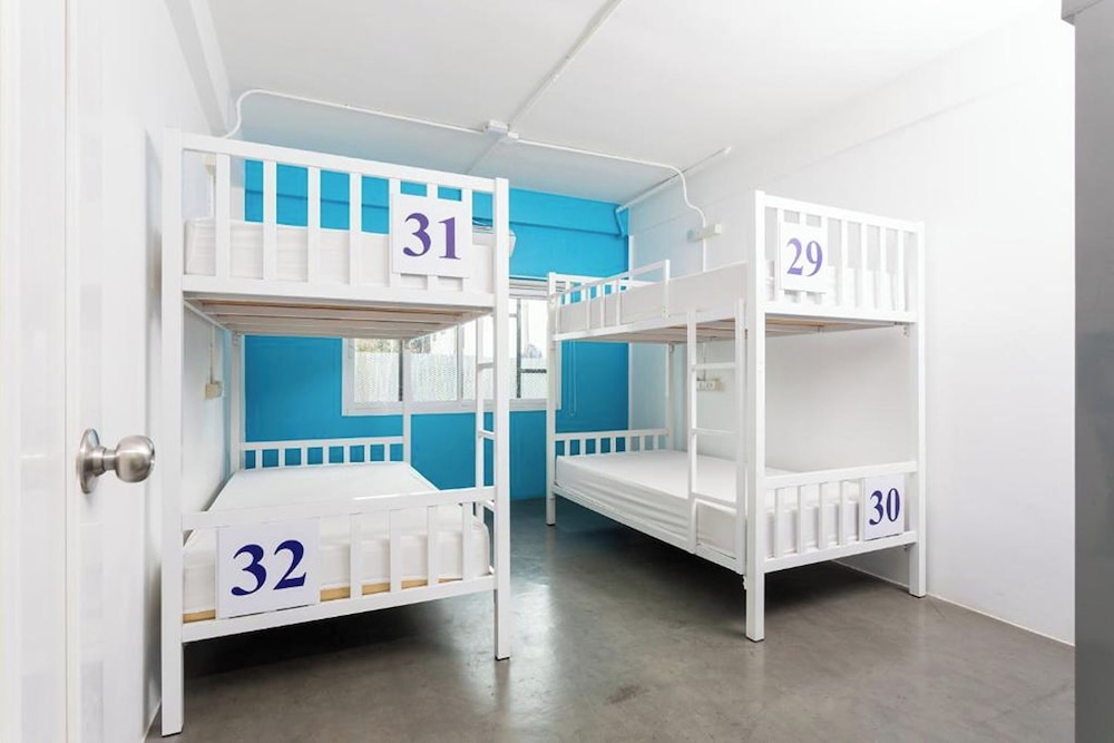 Superior Quadruple Room, Men only photo 1