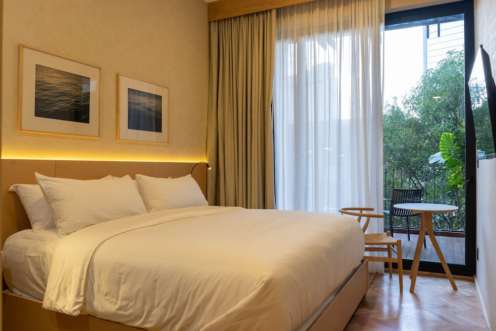 Deluxe Double Room, 1 King Bed photo 1