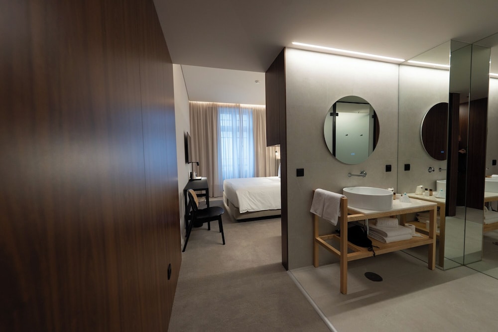 Basic Double or Twin Room, 1 Bedroom (with extra-bed) - Photo 5